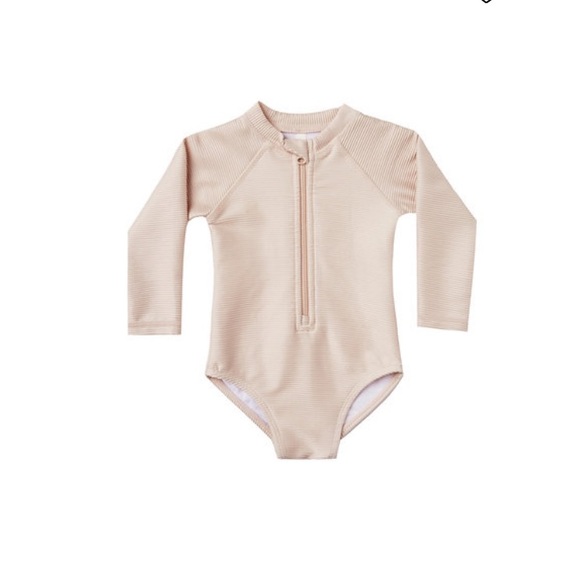 Rylee + Cru Ribbed Rash Guard Onepiece ivory Shell 18/24M - Picture 2 of 7